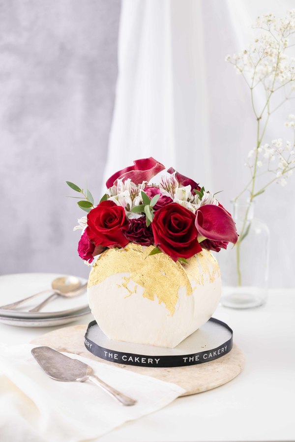 本地烘焙店The Cakery推出全新健康精緻豎立式蛋糕系列   青花瓷鮮花蛋糕／金箔鮮花蛋糕／刺猬蛋糕／綿羊蛋糕