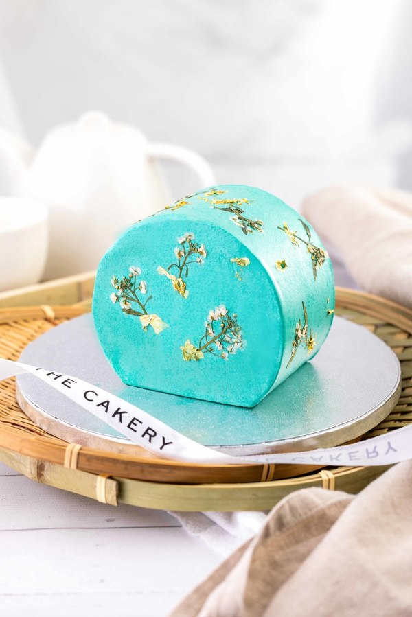 本地烘焙店The Cakery推出全新健康精緻豎立式蛋糕系列   青花瓷鮮花蛋糕／金箔鮮花蛋糕／刺猬蛋糕／綿羊蛋糕