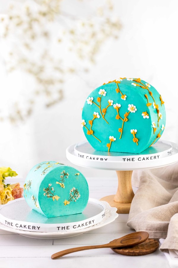 本地烘焙店The Cakery推出全新健康精緻豎立式蛋糕系列   青花瓷鮮花蛋糕／金箔鮮花蛋糕／刺猬蛋糕／綿羊蛋糕