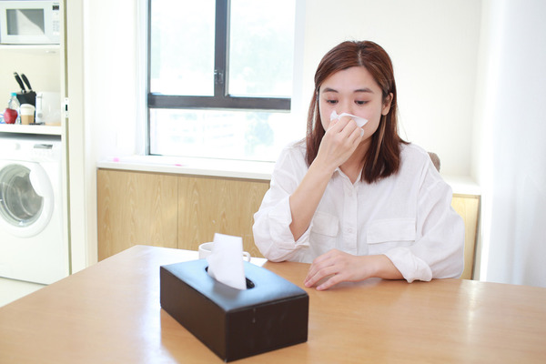 一冷一熱容易有冷氣病！ 易頭痛鼻敏感喉嚨痛／中醫4招驅風消暑防感冒