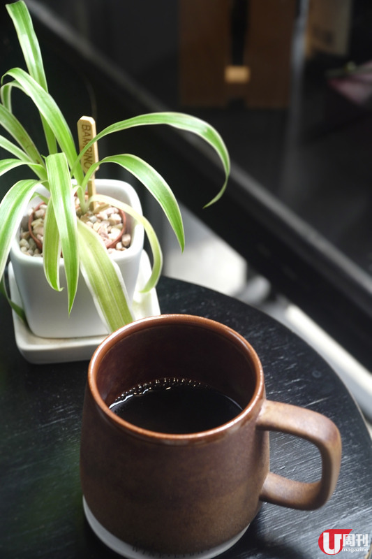 坪洲單車佬轉戰上環  日間咖啡吧「墨麒麟」 / 自家烘培冷門產區咖啡豆