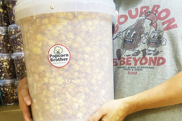 Popcorn Brother推出19升筒裝爆谷　香脆焦糖味！限量發售3日