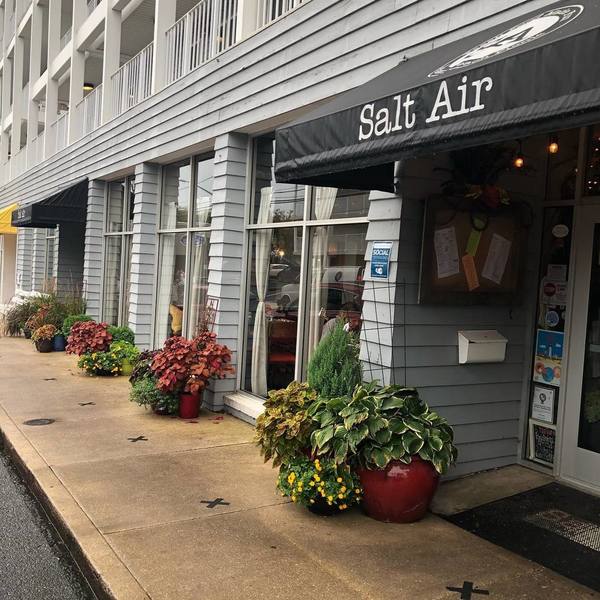 一家四口到餐廳食蜆發現罕見紫色珍珠！　估算價值可達$12萬港元