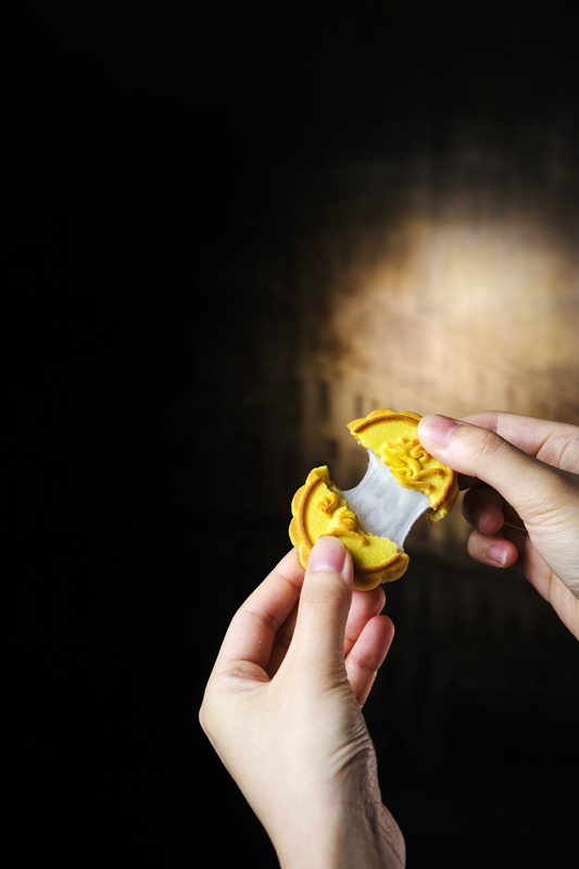 半島酒店嘉麟樓 首推麻糬月餅 / 手製麻蓉餡 + 日本牛奶麻糬