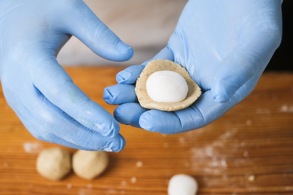 半島酒店嘉麟樓 首推麻糬月餅 / 手製麻蓉餡 + 日本牛奶麻糬