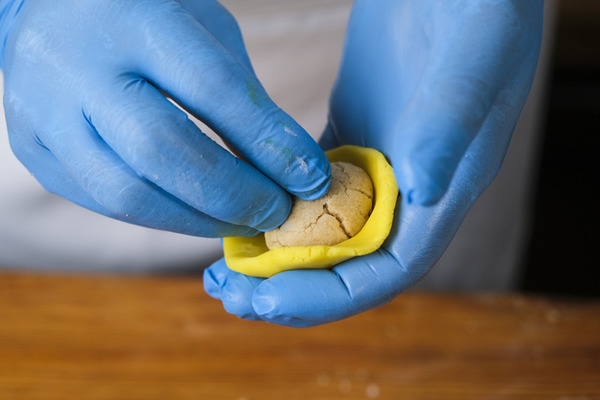 半島酒店嘉麟樓 首推麻糬月餅 / 手製麻蓉餡 + 日本牛奶麻糬