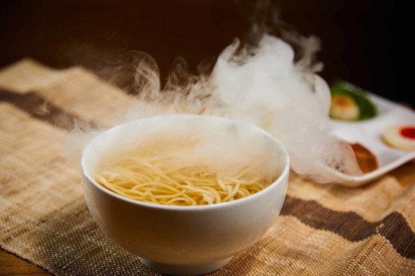 中環人氣拉麵店「立体派」推出全新限定創作拉麵    泡泡造型鹽湯拉麵／5倍極濃雞白湯味噌沾麵／5倍極濃雞白湯味噌拉麵／佐麵肉食拌菜拼盤