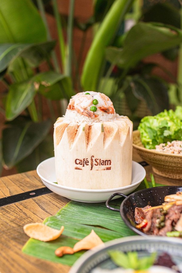 人氣泰國餐廳Café Siam登陸鰂魚涌 招牌肉碎生菜包/辣燒牛扒沙律/蒜香芫茜咖哩雞肉串/椰汁焗飯/三黃雞