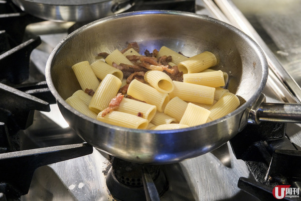 意大利廚教煮卡邦尼意粉 用乜材料最正宗？不加忌廉煮出濃稠醬汁秘技