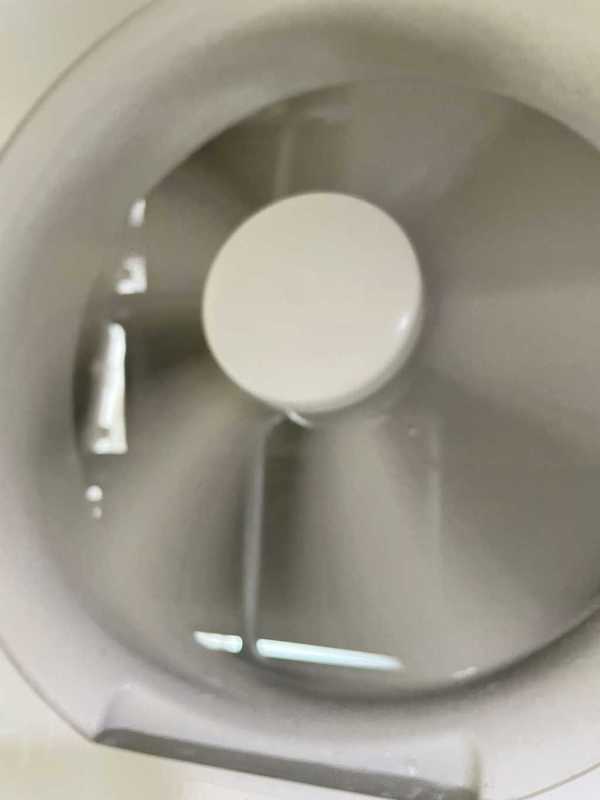 打風抽氣扇入水變開水龍頭？驗樓師教2招防滲水警告：硬物卡死扇葉隨時爆玻璃
