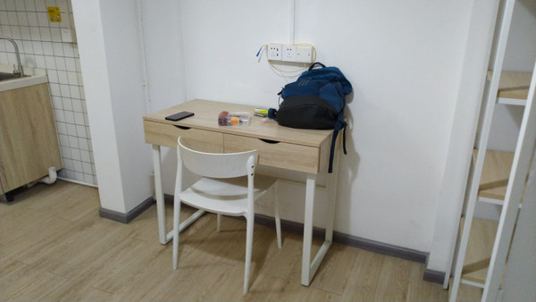 書桌。（Facebook圖片）