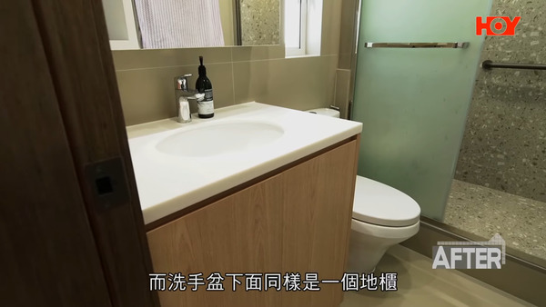 連同洗手盆下面的地櫃增加收納空間。（影片截圖）