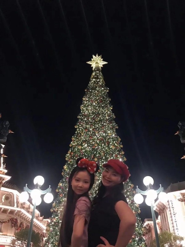 馨文與女兒之前到訪香港迪士尼。（香港迪士尼提供）