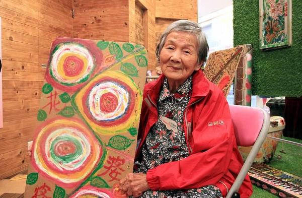 西貢 80 歲花婆婆　開畫展實現童年夢