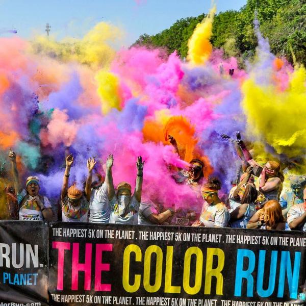 The Color Run，同時也被稱為地球上最歡樂的5公里路跑，是一項崇尚健康、快樂、彰顯自我並回報社區的跑步活動。