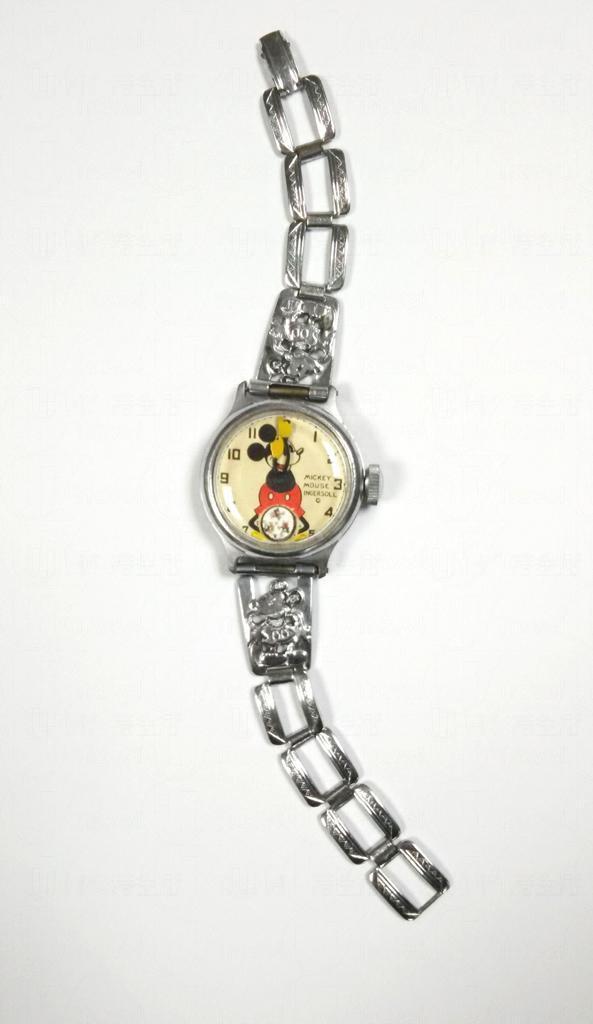 1934年出產的米奇手錶，全銀色的加上齊全7件的配件，操作仍然良好。