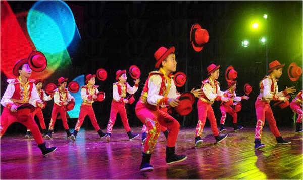 內蒙古雜技團於2月14至18日帶來「喜羊獻瑞」雜技表演