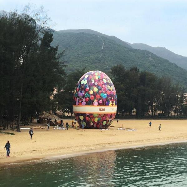 法國塗鴉藝術大師Ceet Fouad設計全港最高巨型充氣復活蛋 (圖:FB@香港愉景灣 Visit Discovery Bay)