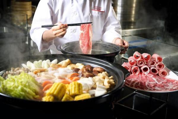 日式火鍋加上配以多款食材之壽喜燒，賣相非常吸引 (圖: 官方圖片)