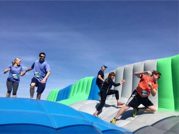 瘋狂障礙跑Crazy Inflatable Run 5K 11月襲港（圖：FB@瘋狂障礙跑）