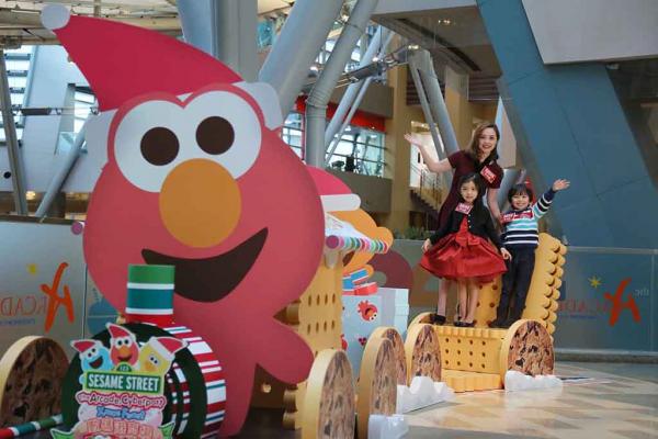 首個BB版芝麻街聖誕裝置 Elmo萌爆現身數碼港