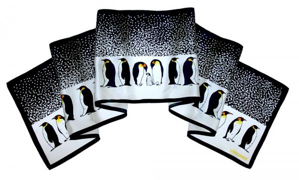 Penguin Parade Scarf / HK$ 488