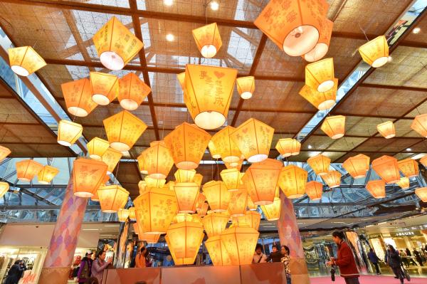 香港有得「放天燈」 ! 太古城限定天燈園