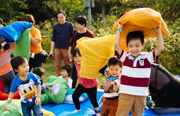 車軚陣、水泡相撲、氣墊球免費玩！油尖旺道路安全同樂日(圖：fb@Playright Children’s Play Association)