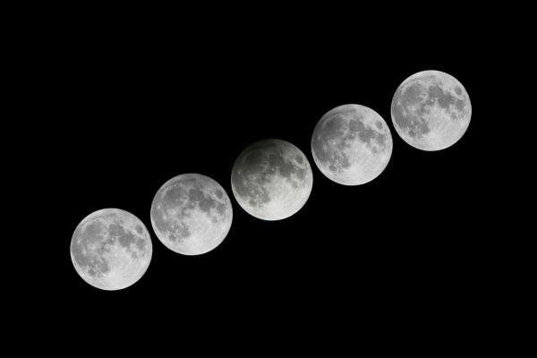 歷時逾3.5小時！3.23香港上空現「半影月食」 (圖片來源：香港天文台)
