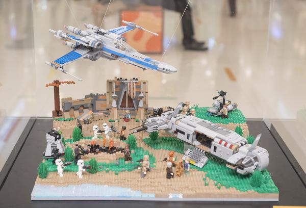 尖沙咀LEGO展 港首次展出20萬粒LEGO千歲鷹