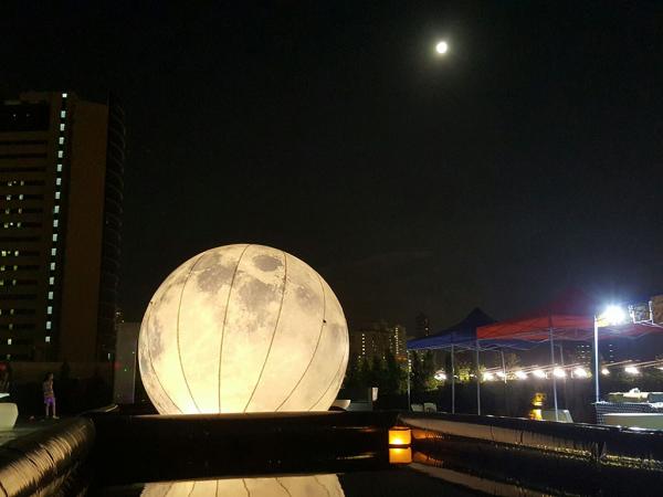2米天台巨型月亮+水燈許願池！荔枝角過百檔手作市集