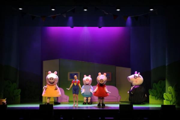 人氣卡通Peppa Pig明年1月再來港 溫馨家庭回憶搬上舞台