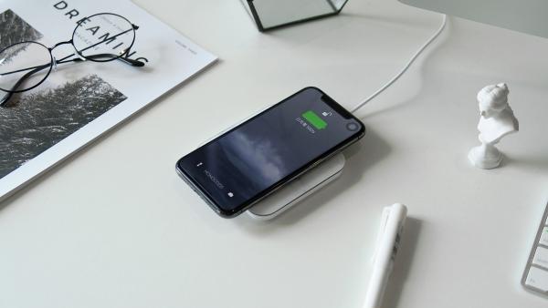 iPhone雲石無線充電板登場！快速充電/輕巧/裝飾兩用