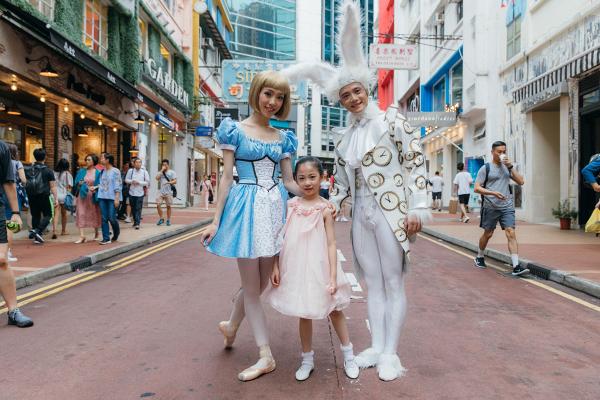 【銅鑼灣好去處】香港芭蕾舞團《愛麗絲夢遊仙境》大型街頭巡遊/舞台服飾展