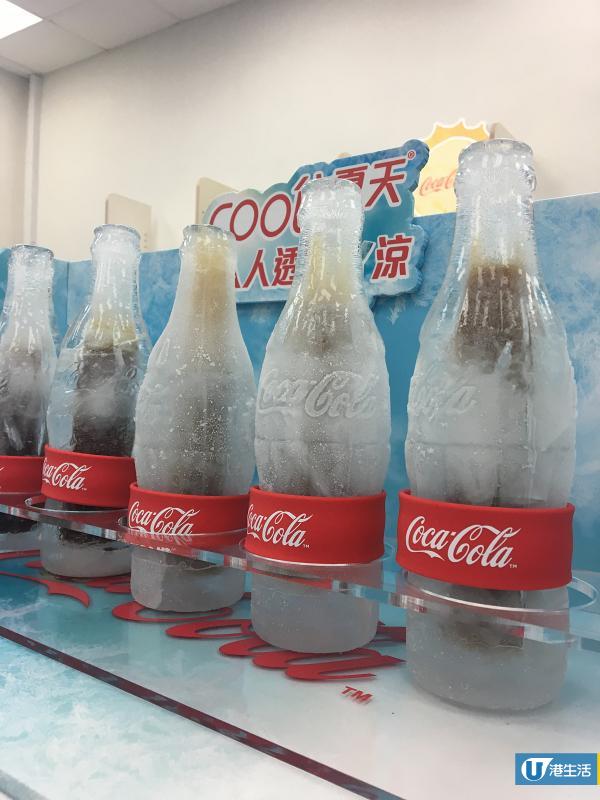 香港首度登場！街頭免費派可口可樂冰樽