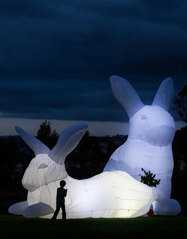 【尖沙咀/灣仔好去處】10隻巨型月兔登陸灣仔/尖沙咀！800個彩色花燈超壯觀