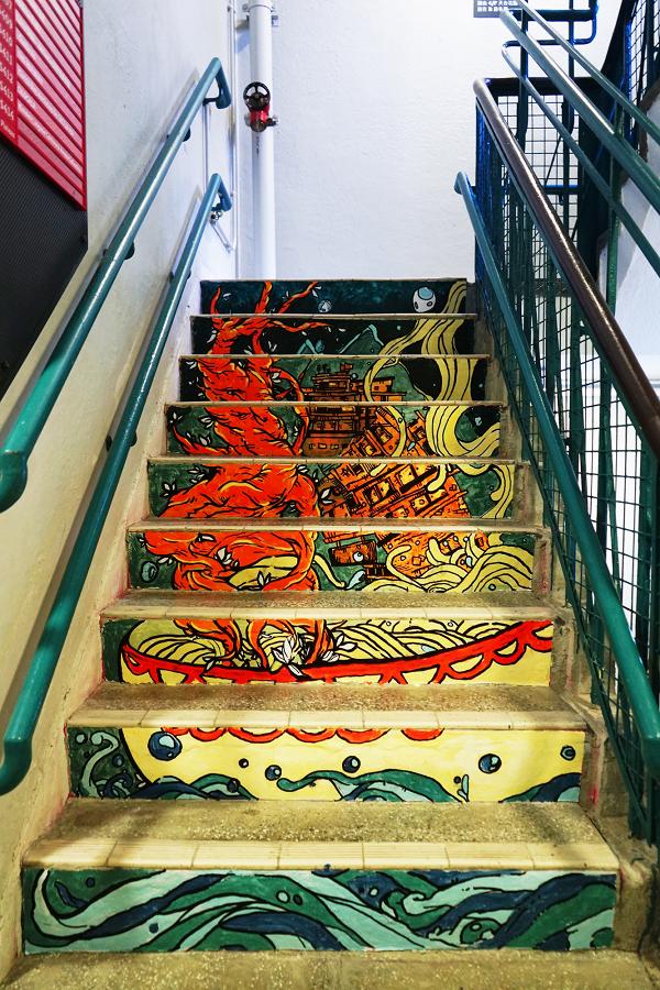 【上環好去處】PMQ元創方20道樓梯畫影相位 繪畫出地道美食/本土文化故事