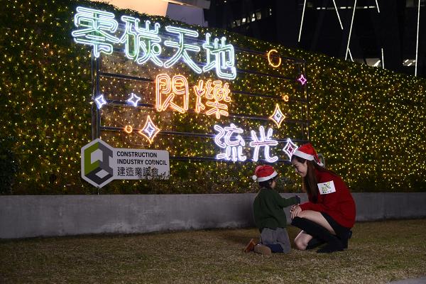 【聖誕節好去處2018】九龍灣零碳天地聖誕佈置 環保聖誕樹海/霓紅燈影相位