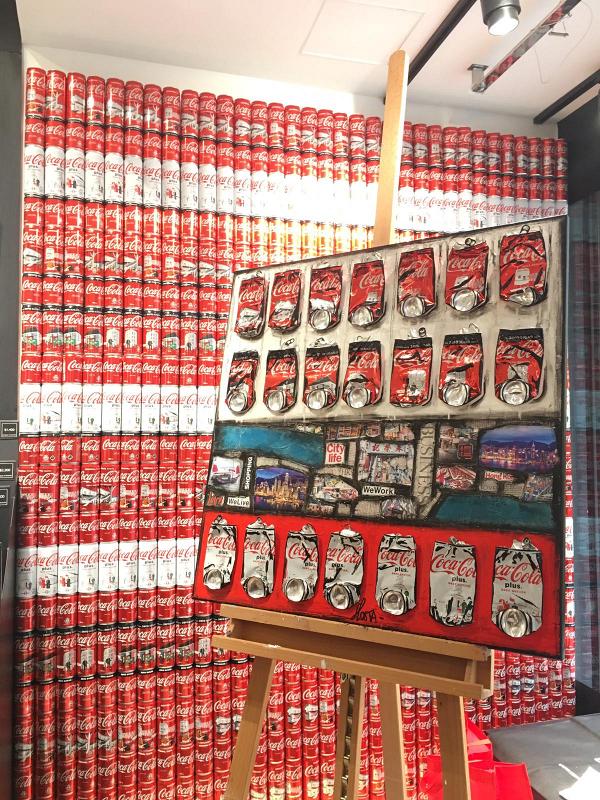 【中環好去處】可口可樂塗鴉畫展登陸中環！650罐巨型可樂牆+錄音卡帶畫作