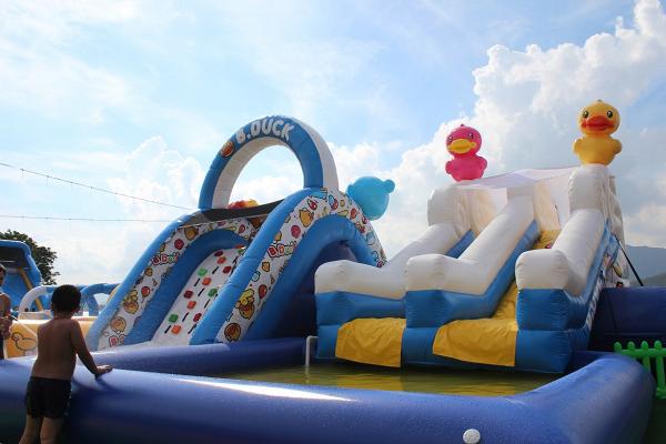 【暑假好去處】白石B.Duck水上樂園登場！5米高滑水梯/100隻鴨仔波波水池