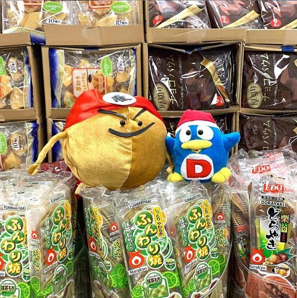 相信大家對驚安の殿堂吉祥物企鵝仔Donpen都好熟悉，加入了另一位吉祥物魚蛋太郎，以魚蛋作設計概念，加入了香港特色！ （圖片來源：IG@dondondonkihk）