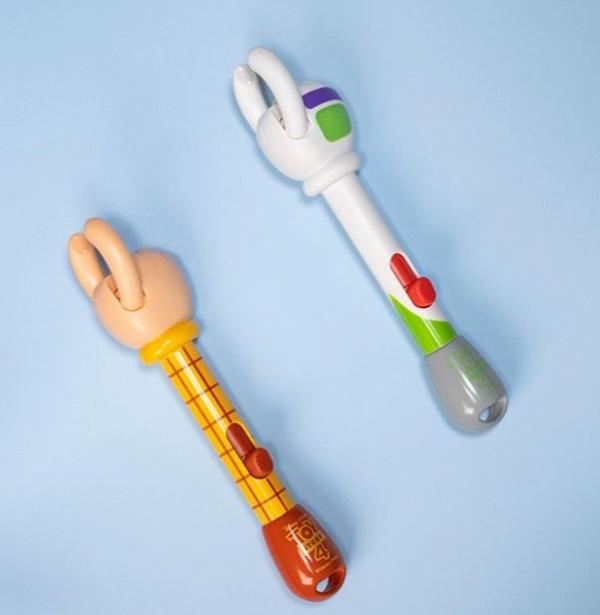 【反斗奇兵4】Toy Story超方便懶人薯片夾登場！巴斯光年/胡迪手指幫你夾零食