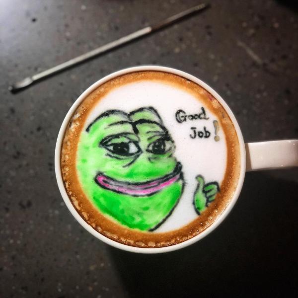 【銅鑼灣美食】鬼馬Pepe變身咖啡！　銅鑼灣cafe推pepe騎呢表情咖啡拉花