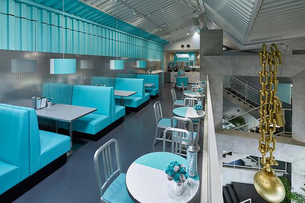 【尖沙咀美食】全球第二間The Tiffany Blue Box Cafe 夢幻湖水藍色咖啡店抵港