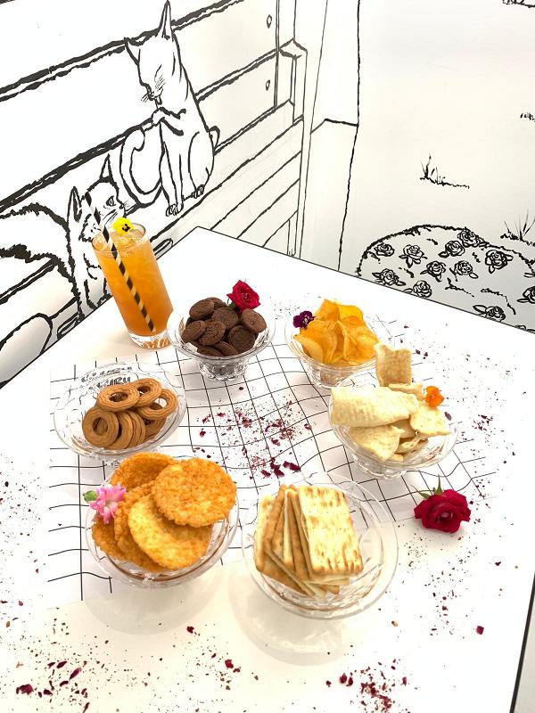 【灣仔美食】灣仔手繪壁畫純白Café為學生免費開放　送蜜桃紅茶+任選6款小食