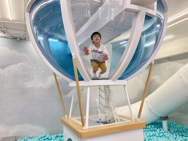 【親子好去處】荃灣新開英國製作室內遊樂場連cafe！熱氣球攀爬架/波波池/韆鞦