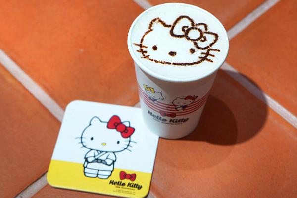 【銅鑼灣美食】銅鑼灣期間限定Hello Kitty Cafe 主題限定特飲/造型曲奇/精品