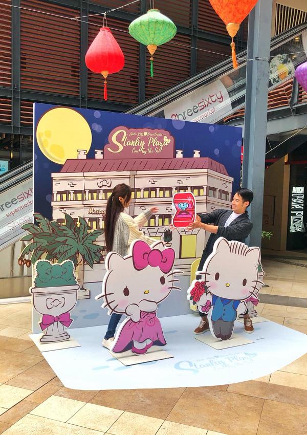 【赤柱好去處】Hello Kitty夢幻燈飾全港首次登場！畫像浪漫長階梯/拍拖影相位