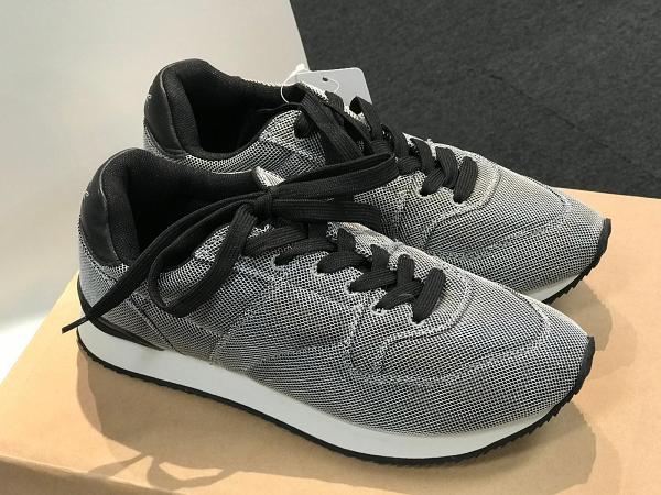 灰色波鞋 $297 (原價$990)