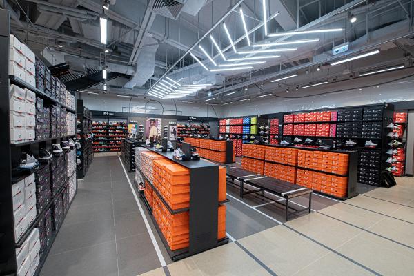 【東涌好去處】全港最大2層高Nike Factory Outlet登場 波鞋/服飾超低價發售